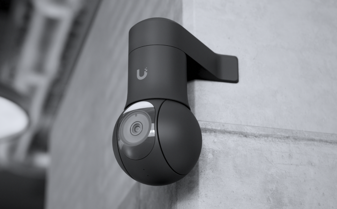 Ubiquiti UACC-G5-PTZ-CM | G5 PTZ Corner Mount – Black